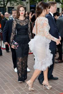 Selena Gomez feet photo thumbnail