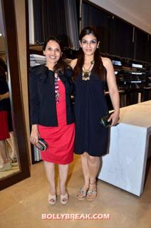 Raveena Tandon feet photo thumbnail