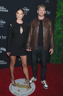 Nina Agdal feet photo thumbnail