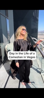 Chelsea Handler feet photo thumbnail