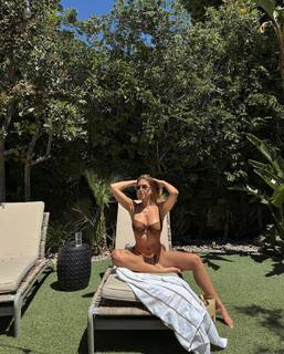 Kara Del Toro feet photo thumbnail