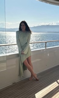 Minnie Driver feet photo thumbnail