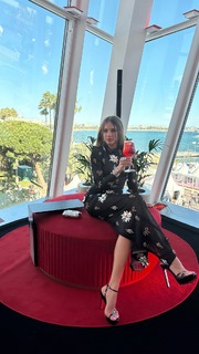 Xenia Tchoumitcheva feet photo thumbnail