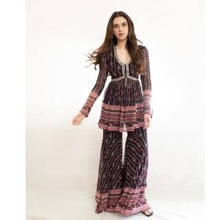Aditi Rao Hydari feet photo thumbnail