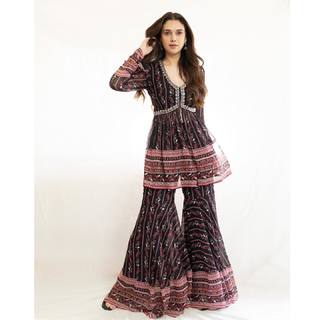 Aditi Rao Hydari feet photo thumbnail