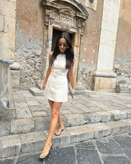 Shay Mitchell feet photo thumbnail