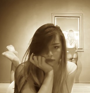 Addison Rae feet photo thumbnail