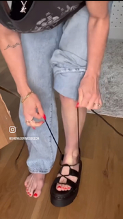 Shenae Grimes-Beech feet photo thumbnail