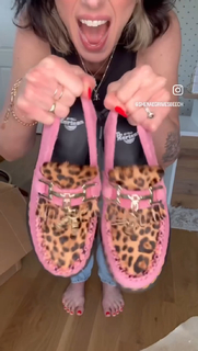 Shenae Grimes-Beech feet photo thumbnail