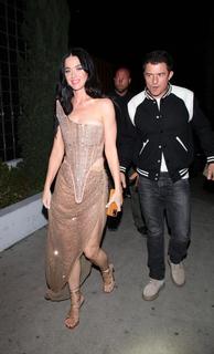 Katy Perry feet photo thumbnail