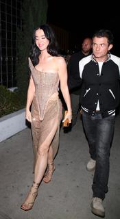 Katy Perry feet photo thumbnail