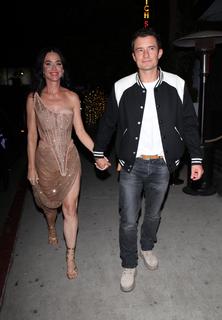 Katy Perry feet photo thumbnail