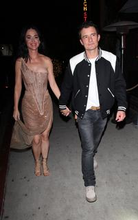 Katy Perry feet photo thumbnail