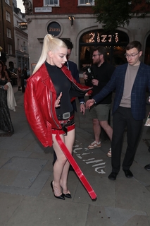 Anya Taylor-Joy feet photo thumbnail