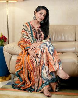 Hina Khan feet photo thumbnail