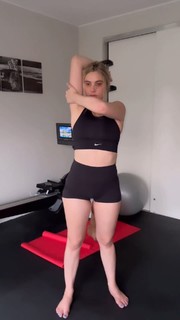 Lele Pons feet photo thumbnail