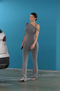 Kylie Jenner feet photo thumbnail