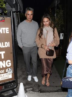 Jessica Alba feet photo thumbnail