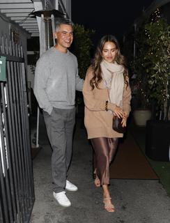 Jessica Alba feet photo thumbnail