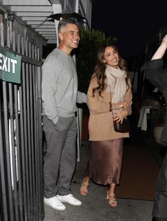 Jessica Alba feet photo thumbnail