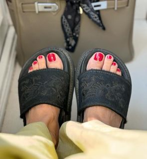 Claudia Lizaldi feet photo thumbnail