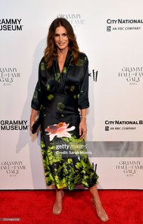 Cindy Crawford feet photo thumbnail