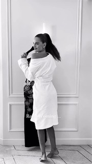 Izabel Goulart feet photo thumbnail