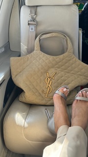 Rosie Huntington-Whiteley feet photo thumbnail