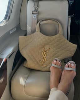 Rosie Huntington-Whiteley feet photo thumbnail