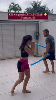 Larissa Manoela feet photo thumbnail