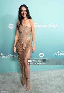 Katy Perry feet photo thumbnail