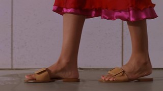 Sarah Michelle Gellar feet photo thumbnail