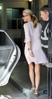 Denise Van Outen feet photo thumbnail