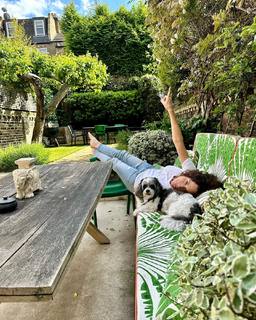 Minnie Driver feet photo thumbnail