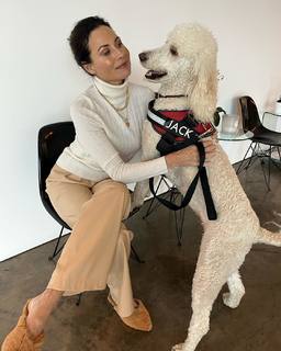 Minnie Driver feet photo thumbnail