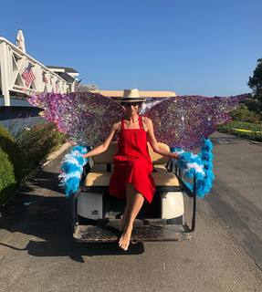 Minnie Driver feet photo thumbnail
