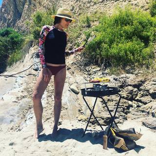 Minnie Driver feet photo thumbnail