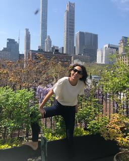 Minnie Driver feet photo thumbnail