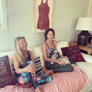 Minnie Driver feet photo thumbnail
