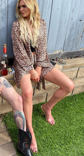 Eliza Coupe feet photo 1