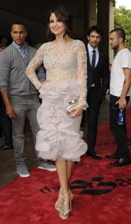 Selena Gomez feet photo thumbnail