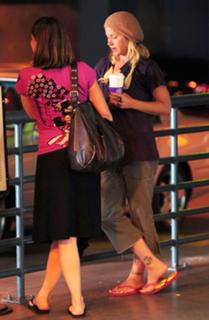 Christina Applegate feet photo thumbnail