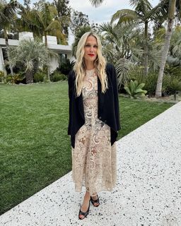 Molly Sims feet photo thumbnail