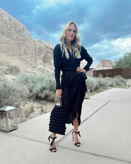 Molly Sims feet photo thumbnail