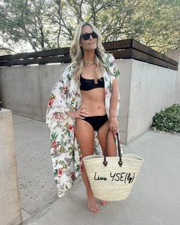Molly Sims feet photo thumbnail