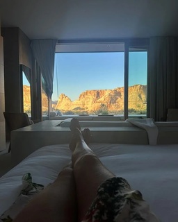 Molly Sims feet photo thumbnail