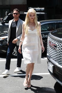 Anya Taylor-Joy feet photo thumbnail
