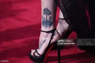 Paris Jackson feet photo thumbnail