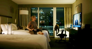 Kirsten Dunst feet photo thumbnail