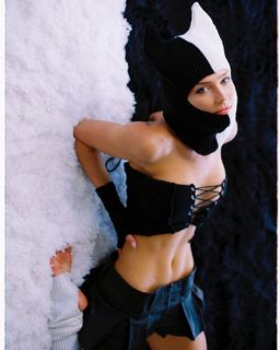 Rachel Cook feet photo thumbnail